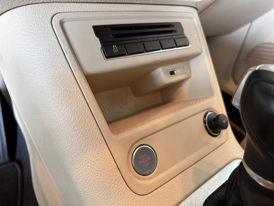 2016 Volkswagen Tiguan 4MOTION 4dr Auto S, available for sale in West Hartford, Connecticut | AutoMax. West Hartford, Connecticut 2016 Volkswagen Tiguan 4MOTION 4dr Auto S, available for sale in West Hartford, Connecticut | AutoMax. West Hartford, Connecticut
