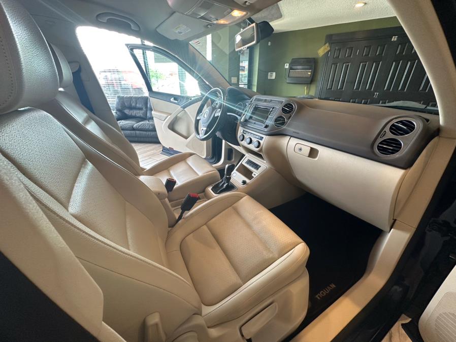 2016 Volkswagen Tiguan 4MOTION 4dr Auto S, available for sale in West Hartford, Connecticut | AutoMax. West Hartford, Connecticut 2016 Volkswagen Tiguan 4MOTION 4dr Auto S, available for sale in West Hartford, Connecticut | AutoMax. West Hartford, Connecticut