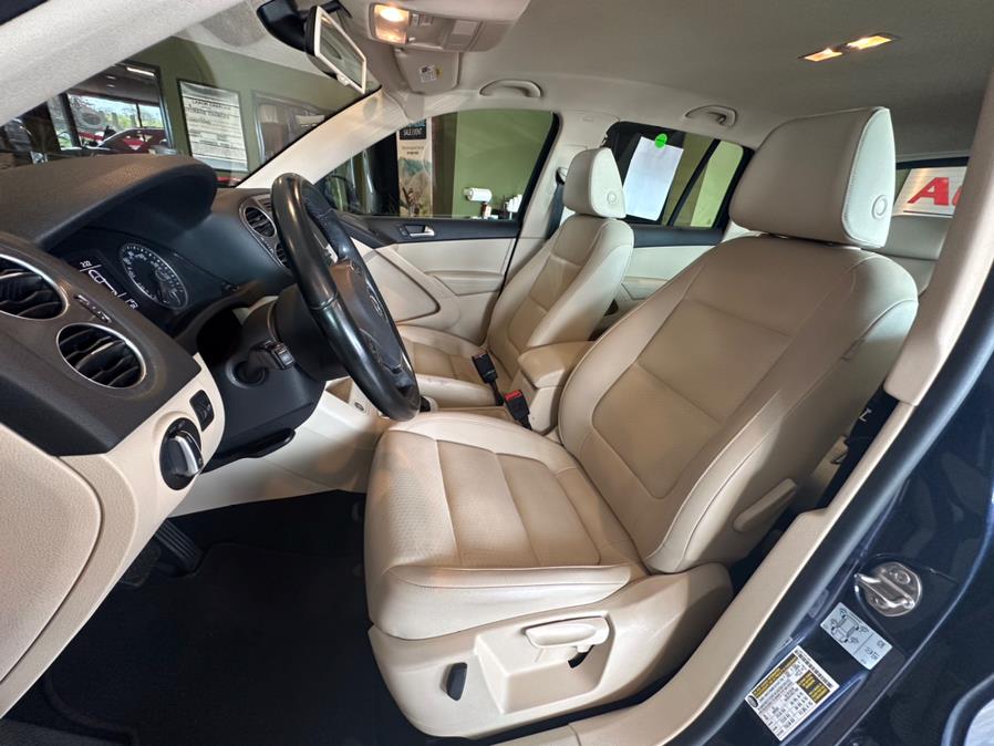 2016 Volkswagen Tiguan 4MOTION 4dr Auto S, available for sale in West Hartford, Connecticut | AutoMax. West Hartford, Connecticut 2016 Volkswagen Tiguan 4MOTION 4dr Auto S, available for sale in West Hartford, Connecticut | AutoMax. West Hartford, Connecticut