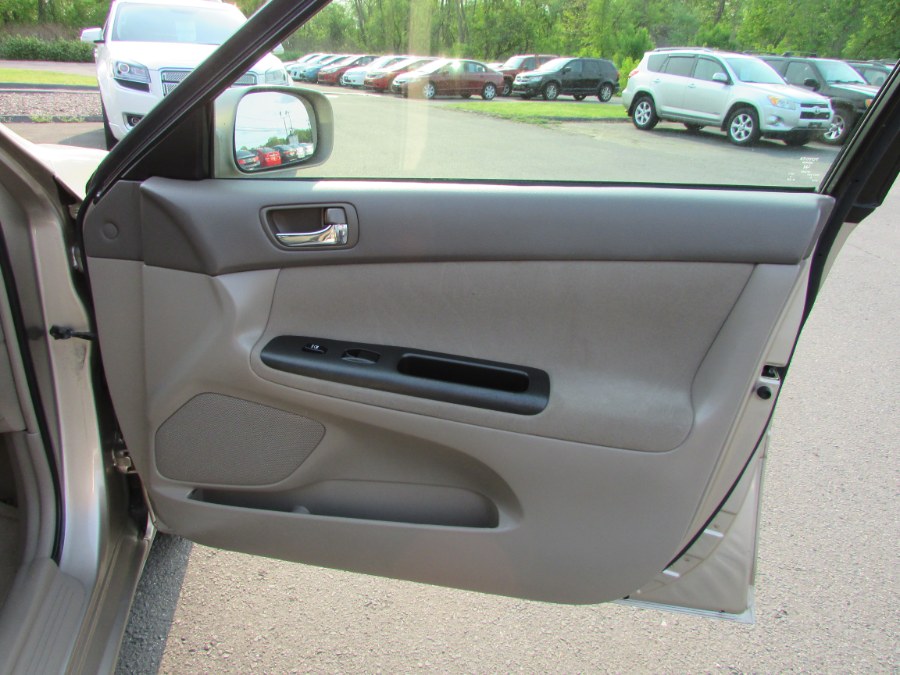 2005 Toyota Camry 4dr Sdn LE Auto, available for sale in East Windsor, Connecticut | United Auto Sales of E Windsor, Inc. East Windsor, Connecticut 2005 Toyota Camry 4dr Sdn LE Auto, available for sale in East Windsor, Connecticut | United Auto Sales of E Windsor, Inc. East Windsor, Connecticut