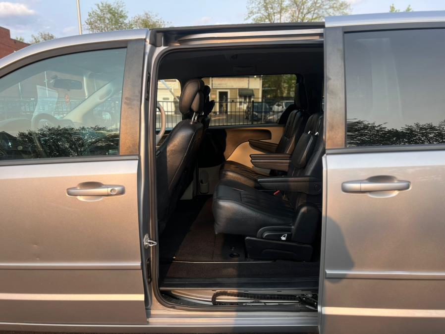 2016 Dodge Grand Caravan 4dr Wgn SE, available for sale in Springfield, Massachusetts | Jordan Auto Sales. Springfield, Massachusetts 2016 Dodge Grand Caravan 4dr Wgn SE, available for sale in Springfield, Massachusetts | Jordan Auto Sales. Springfield, Massachusetts