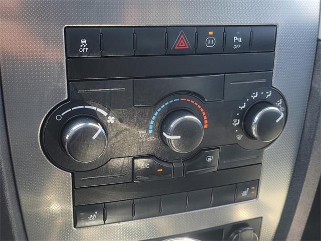 2010 Jeep Grand Cherokee Laredo, available for sale in Stratford, Connecticut | Wiz Leasing Inc. Stratford, Connecticut 2010 Jeep Grand Cherokee Laredo, available for sale in Stratford, Connecticut | Wiz Leasing Inc. Stratford, Connecticut
