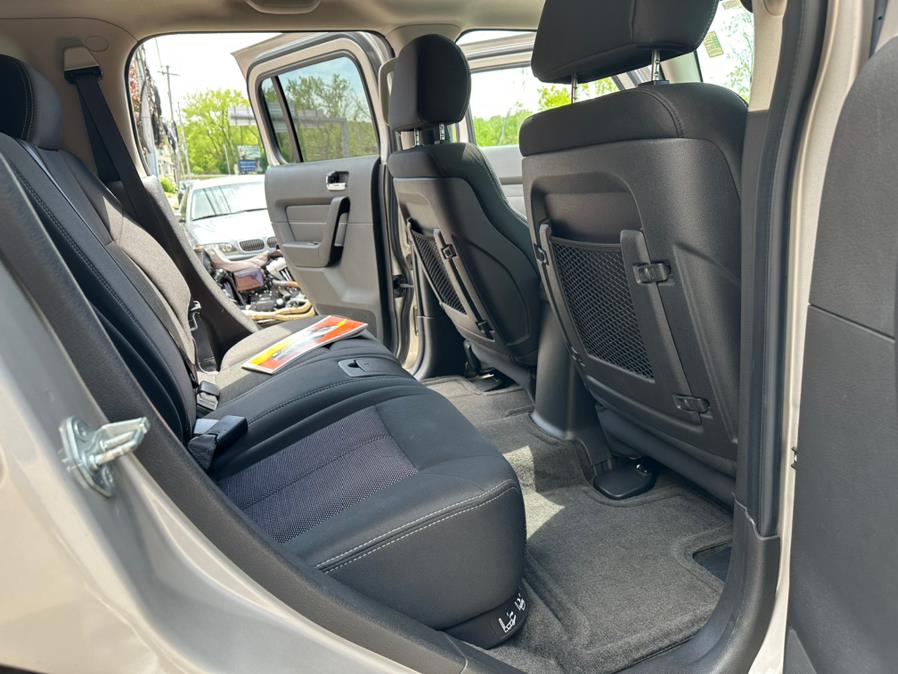 2006 HUMMER H3 4dr 4WD SUV, available for sale in Derby, Connecticut | Bridge Motors LLC. Derby, Connecticut 2006 HUMMER H3 4dr 4WD SUV, available for sale in Derby, Connecticut | Bridge Motors LLC. Derby, Connecticut