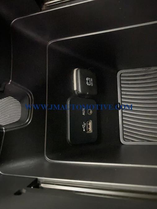 2015 Chrysler 200 4dr Sdn Limited FWD, available for sale in Naugatuck, Connecticut | J&M Automotive Sls&Svc LLC. Naugatuck, Connecticut 2015 Chrysler 200 4dr Sdn Limited FWD, available for sale in Naugatuck, Connecticut | J&M Automotive Sls&Svc LLC. Naugatuck, Connecticut