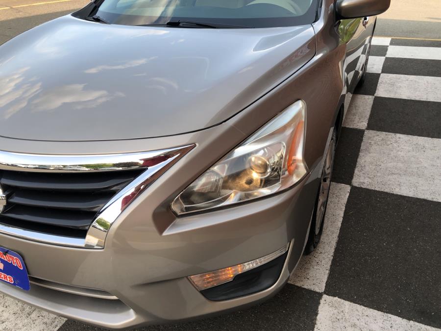 2014 Nissan Altima 4dr Sedan S, available for sale in Waterbury, Connecticut | National Auto Brokers, Inc.. Waterbury, Connecticut 2014 Nissan Altima 4dr Sedan S, available for sale in Waterbury, Connecticut | National Auto Brokers, Inc.. Waterbury, Connecticut