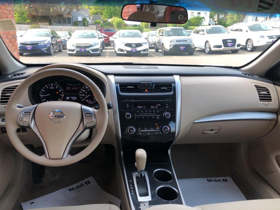 2014 Nissan Altima 4dr Sedan S, available for sale in Waterbury, Connecticut | National Auto Brokers, Inc.. Waterbury, Connecticut 2014 Nissan Altima 4dr Sedan S, available for sale in Waterbury, Connecticut | National Auto Brokers, Inc.. Waterbury, Connecticut