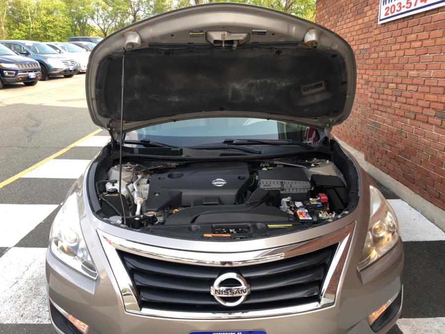 2014 Nissan Altima 4dr Sedan S, available for sale in Waterbury, Connecticut | National Auto Brokers, Inc.. Waterbury, Connecticut 2014 Nissan Altima 4dr Sedan S, available for sale in Waterbury, Connecticut | National Auto Brokers, Inc.. Waterbury, Connecticut