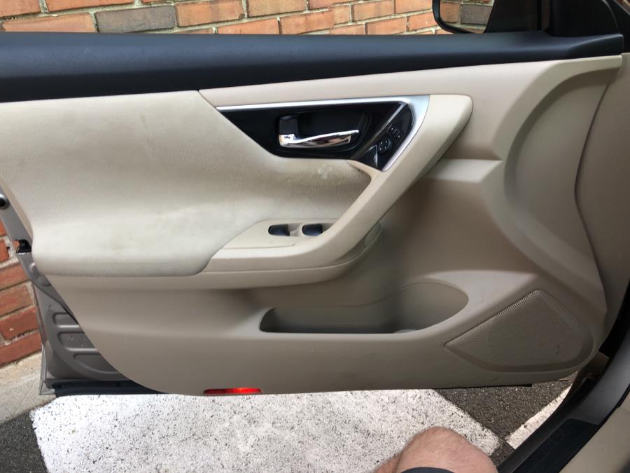 2014 Nissan Altima 4dr Sedan S, available for sale in Waterbury, Connecticut | National Auto Brokers, Inc.. Waterbury, Connecticut 2014 Nissan Altima 4dr Sedan S, available for sale in Waterbury, Connecticut | National Auto Brokers, Inc.. Waterbury, Connecticut