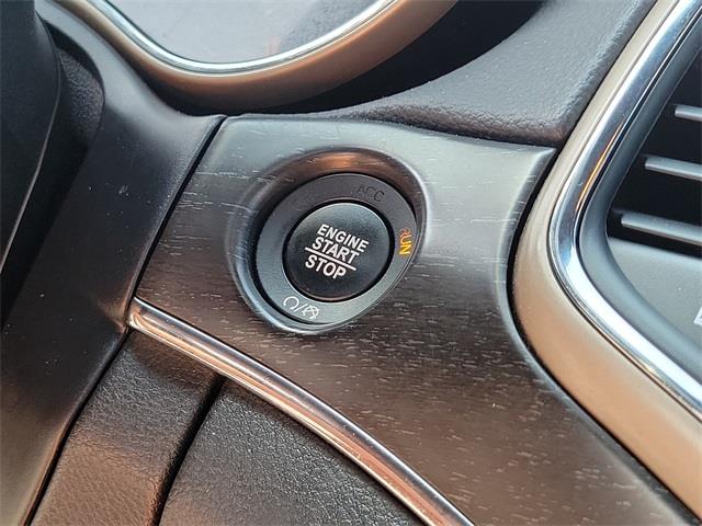 2017 Jeep Grand Cherokee Limited, available for sale in Stratford, Connecticut | Wiz Leasing Inc. Stratford, Connecticut 2017 Jeep Grand Cherokee Limited, available for sale in Stratford, Connecticut | Wiz Leasing Inc. Stratford, Connecticut