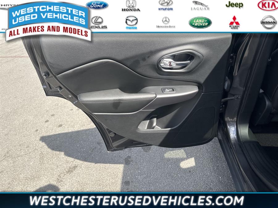 2019 Jeep Cherokee Limited, available for sale in White Plains, New York | Westchester Used Vehicles. White Plains, New York 2019 Jeep Cherokee Limited, available for sale in White Plains, New York | Westchester Used Vehicles. White Plains, New York
