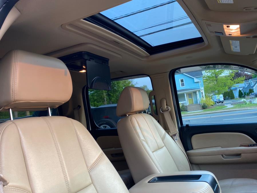 2007 Chevrolet Avalanche 4WD Crew Cab 130" LT w/1LT, available for sale in Canton, Connecticut | Lava Motors 2 Inc. Canton, Connecticut 2007 Chevrolet Avalanche 4WD Crew Cab 130" LT w/1LT, available for sale in Canton, Connecticut | Lava Motors 2 Inc. Canton, Connecticut