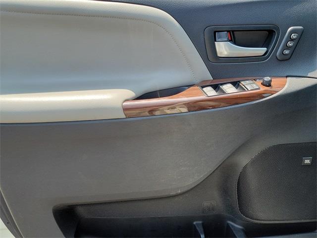 2016 Toyota Sienna Limited Premium, available for sale in Stratford, Connecticut | Wiz Leasing Inc. Stratford, Connecticut 2016 Toyota Sienna Limited Premium, available for sale in Stratford, Connecticut | Wiz Leasing Inc. Stratford, Connecticut