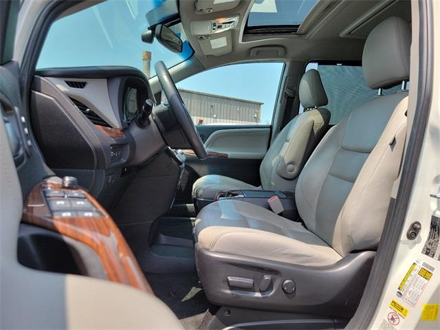 2016 Toyota Sienna Limited Premium, available for sale in Stratford, Connecticut | Wiz Leasing Inc. Stratford, Connecticut 2016 Toyota Sienna Limited Premium, available for sale in Stratford, Connecticut | Wiz Leasing Inc. Stratford, Connecticut