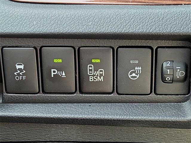 2016 Toyota Sienna Limited Premium, available for sale in Stratford, Connecticut | Wiz Leasing Inc. Stratford, Connecticut 2016 Toyota Sienna Limited Premium, available for sale in Stratford, Connecticut | Wiz Leasing Inc. Stratford, Connecticut