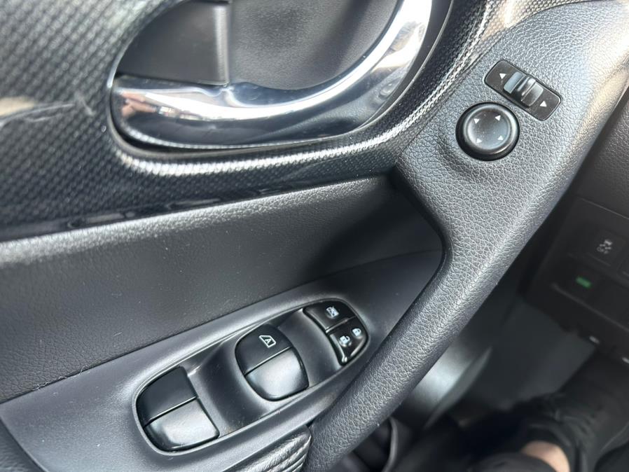 2015 Nissan Rogue AWD 4dr SL, available for sale in Manchester, Connecticut | Carsonmain LLC. Manchester, Connecticut 2015 Nissan Rogue AWD 4dr SL, available for sale in Manchester, Connecticut | Carsonmain LLC. Manchester, Connecticut