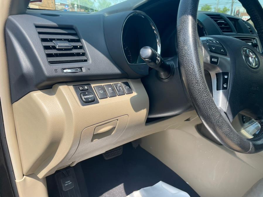 2013 Toyota Highlander 4WD 4dr V6 SE (Natl), available for sale in Brooklyn, New York | Worlds Best Auto Inc. Brooklyn, New York 2013 Toyota Highlander 4WD 4dr V6 SE (Natl), available for sale in Brooklyn, New York | Worlds Best Auto Inc. Brooklyn, New York