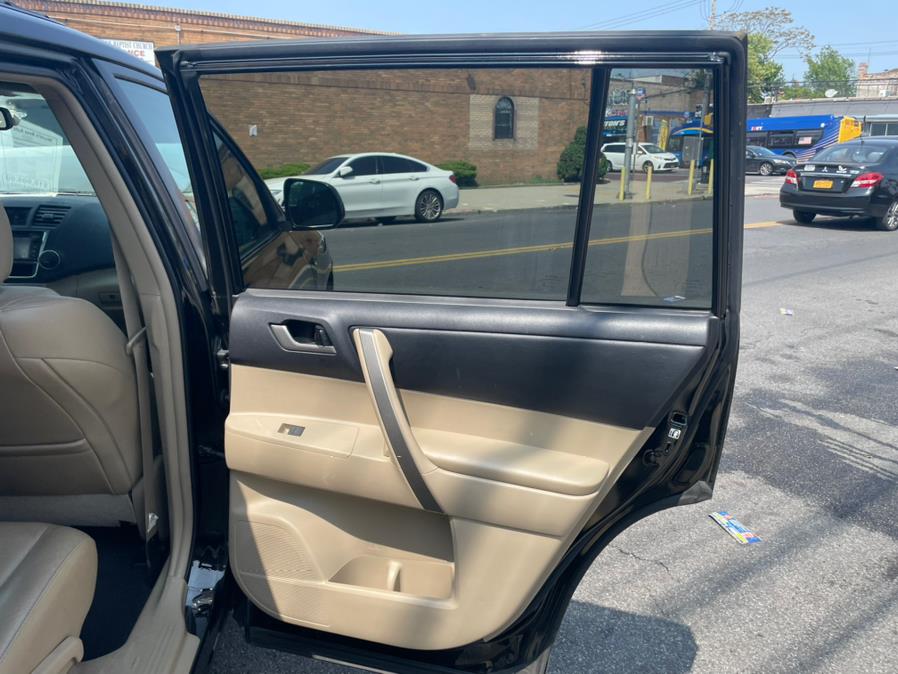 2013 Toyota Highlander 4WD 4dr V6 SE (Natl), available for sale in Brooklyn, New York | Worlds Best Auto Inc. Brooklyn, New York 2013 Toyota Highlander 4WD 4dr V6 SE (Natl), available for sale in Brooklyn, New York | Worlds Best Auto Inc. Brooklyn, New York