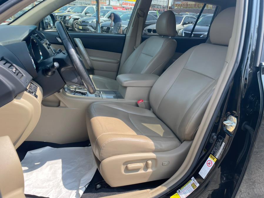 2013 Toyota Highlander 4WD 4dr V6 SE (Natl), available for sale in Brooklyn, New York | Worlds Best Auto Inc. Brooklyn, New York 2013 Toyota Highlander 4WD 4dr V6 SE (Natl), available for sale in Brooklyn, New York | Worlds Best Auto Inc. Brooklyn, New York