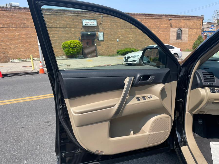 2013 Toyota Highlander 4WD 4dr V6 SE (Natl), available for sale in Brooklyn, New York | Worlds Best Auto Inc. Brooklyn, New York 2013 Toyota Highlander 4WD 4dr V6 SE (Natl), available for sale in Brooklyn, New York | Worlds Best Auto Inc. Brooklyn, New York