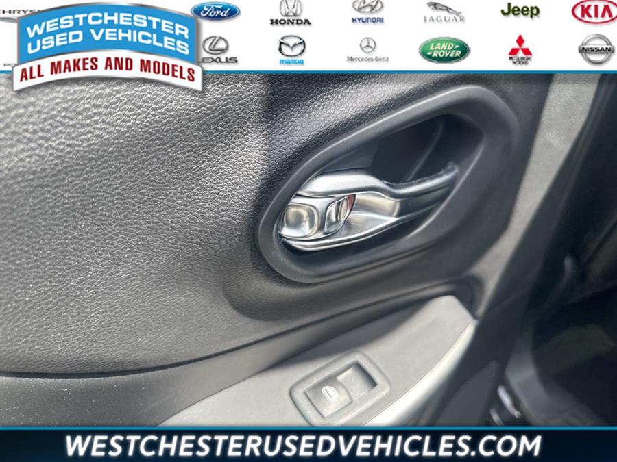 2020 Jeep Cherokee Limited, available for sale in White Plains, New York | Westchester Used Vehicles. White Plains, New York 2020 Jeep Cherokee Limited, available for sale in White Plains, New York | Westchester Used Vehicles. White Plains, New York
