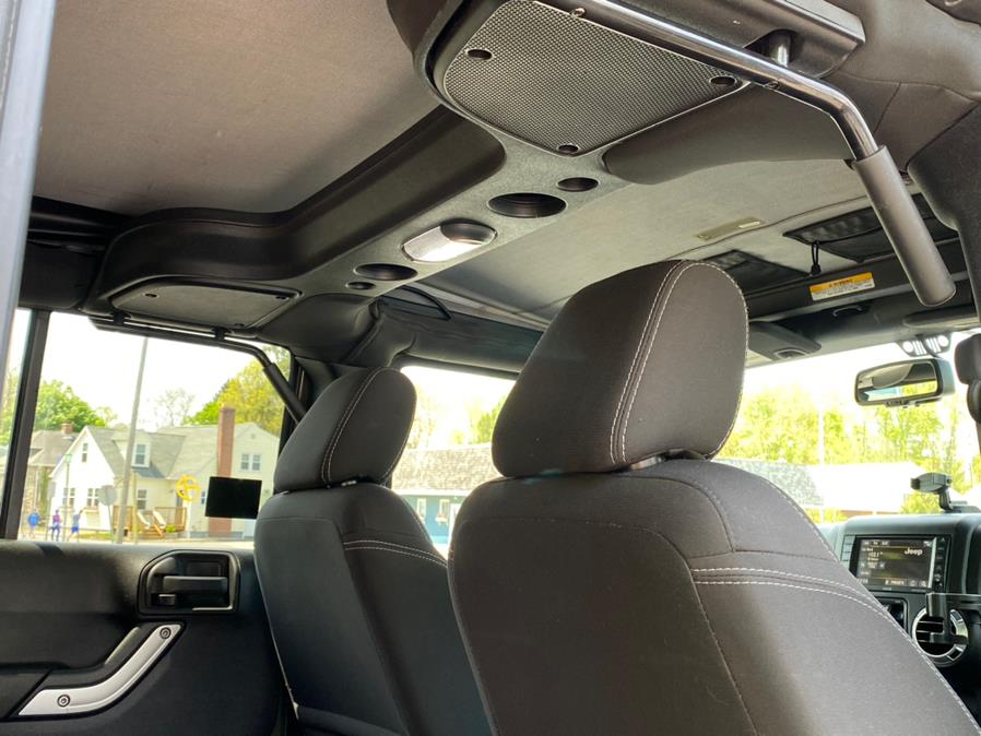 2015 Jeep Wrangler Unlimited 4WD 4dr Rubicon, available for sale in Canton, Connecticut | Lava Motors 2 Inc. Canton, Connecticut 2015 Jeep Wrangler Unlimited 4WD 4dr Rubicon, available for sale in Canton, Connecticut | Lava Motors 2 Inc. Canton, Connecticut