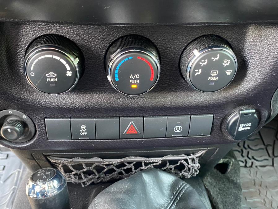 2015 Jeep Wrangler Unlimited 4WD 4dr Rubicon, available for sale in Canton, Connecticut | Lava Motors 2 Inc. Canton, Connecticut 2015 Jeep Wrangler Unlimited 4WD 4dr Rubicon, available for sale in Canton, Connecticut | Lava Motors 2 Inc. Canton, Connecticut