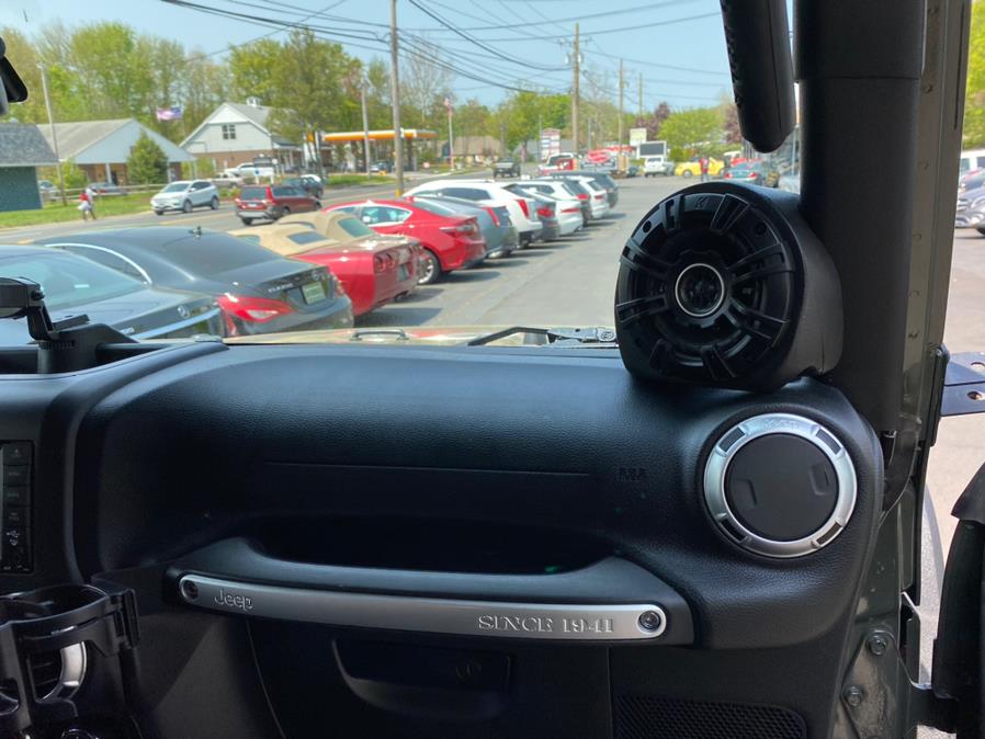 2015 Jeep Wrangler Unlimited 4WD 4dr Rubicon, available for sale in Canton, Connecticut | Lava Motors 2 Inc. Canton, Connecticut 2015 Jeep Wrangler Unlimited 4WD 4dr Rubicon, available for sale in Canton, Connecticut | Lava Motors 2 Inc. Canton, Connecticut