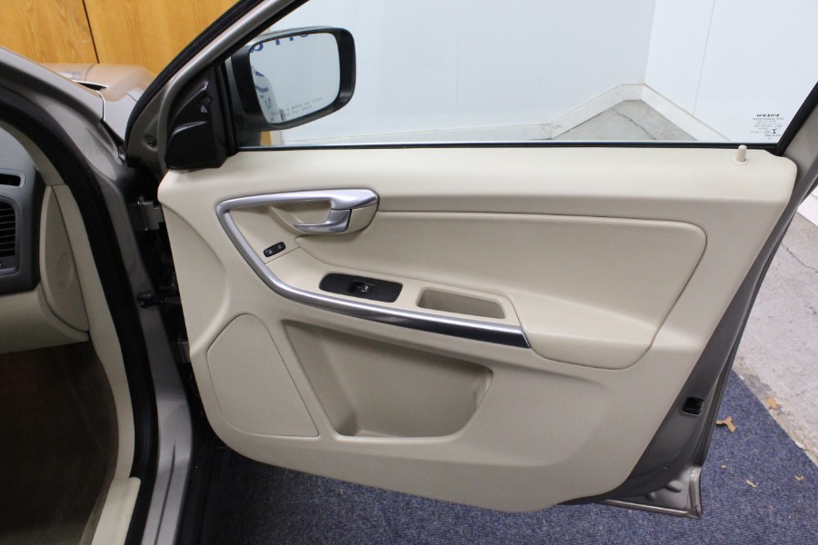 2013 Volvo XC60 AWD 4dr 3.2L Platinum PZEV, available for sale in Plainville, Connecticut | New England Auto Sales LLC. Plainville, Connecticut 2013 Volvo XC60 AWD 4dr 3.2L Platinum PZEV, available for sale in Plainville, Connecticut | New England Auto Sales LLC. Plainville, Connecticut