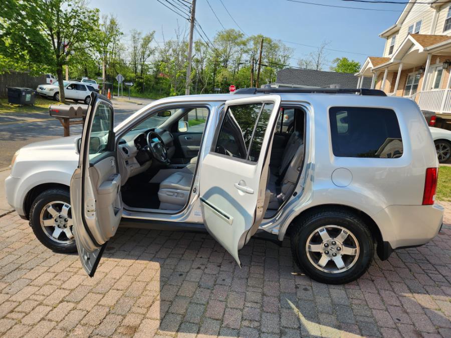 2009 Honda Pilot 4WD 4dr Touring w/Navi, available for sale in West Babylon, New York | SGM Auto Sales. West Babylon, New York 2009 Honda Pilot 4WD 4dr Touring w/Navi, available for sale in West Babylon, New York | SGM Auto Sales. West Babylon, New York