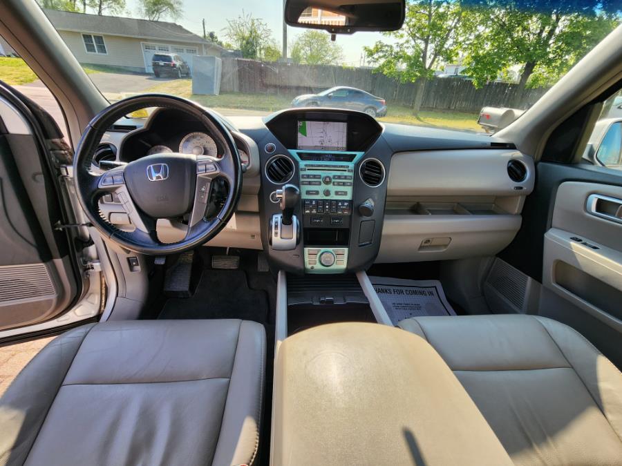 2009 Honda Pilot 4WD 4dr Touring w/Navi, available for sale in West Babylon, New York | SGM Auto Sales. West Babylon, New York 2009 Honda Pilot 4WD 4dr Touring w/Navi, available for sale in West Babylon, New York | SGM Auto Sales. West Babylon, New York