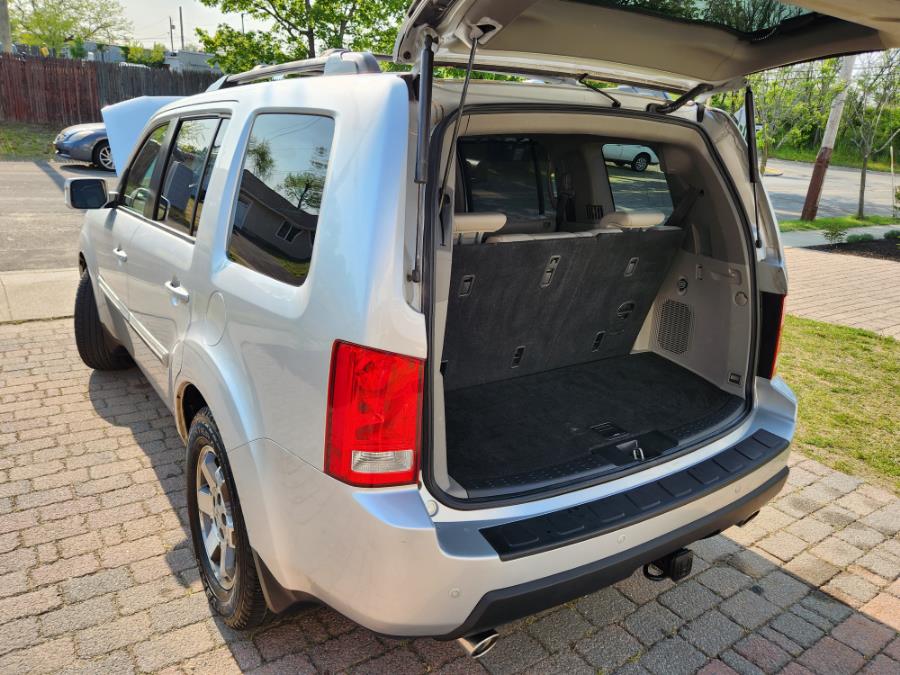2009 Honda Pilot 4WD 4dr Touring w/Navi, available for sale in West Babylon, New York | SGM Auto Sales. West Babylon, New York 2009 Honda Pilot 4WD 4dr Touring w/Navi, available for sale in West Babylon, New York | SGM Auto Sales. West Babylon, New York