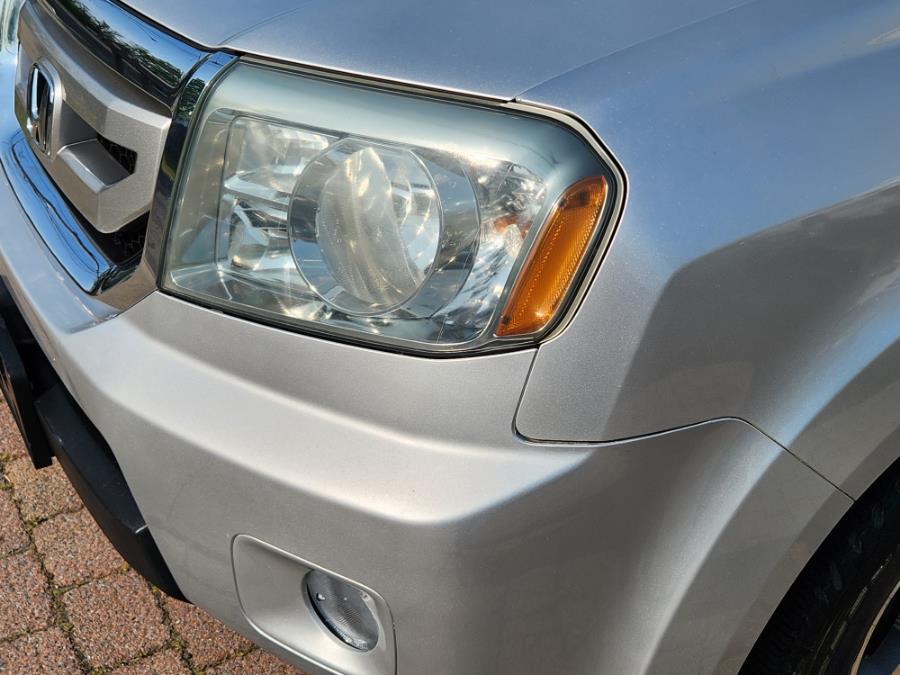 2009 Honda Pilot 4WD 4dr Touring w/Navi, available for sale in West Babylon, New York | SGM Auto Sales. West Babylon, New York 2009 Honda Pilot 4WD 4dr Touring w/Navi, available for sale in West Babylon, New York | SGM Auto Sales. West Babylon, New York