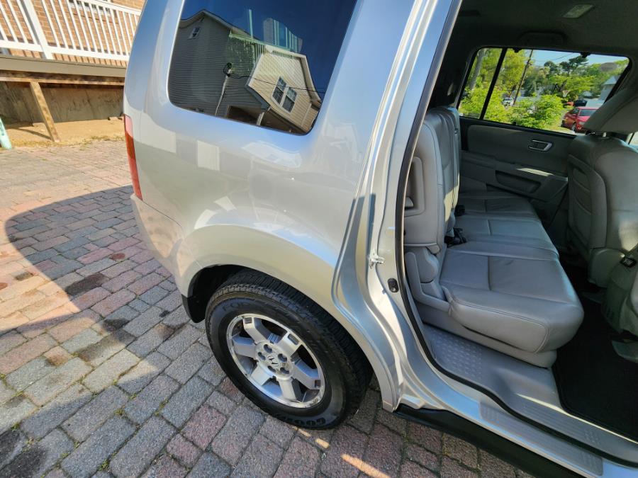 2009 Honda Pilot 4WD 4dr Touring w/Navi, available for sale in West Babylon, New York | SGM Auto Sales. West Babylon, New York 2009 Honda Pilot 4WD 4dr Touring w/Navi, available for sale in West Babylon, New York | SGM Auto Sales. West Babylon, New York