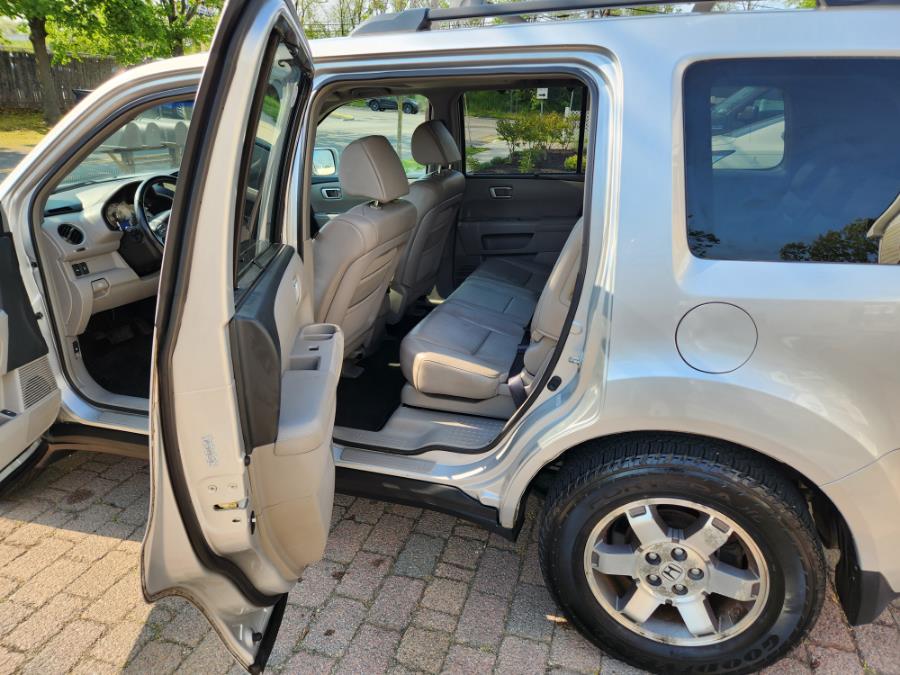 2009 Honda Pilot 4WD 4dr Touring w/Navi, available for sale in West Babylon, New York | SGM Auto Sales. West Babylon, New York 2009 Honda Pilot 4WD 4dr Touring w/Navi, available for sale in West Babylon, New York | SGM Auto Sales. West Babylon, New York