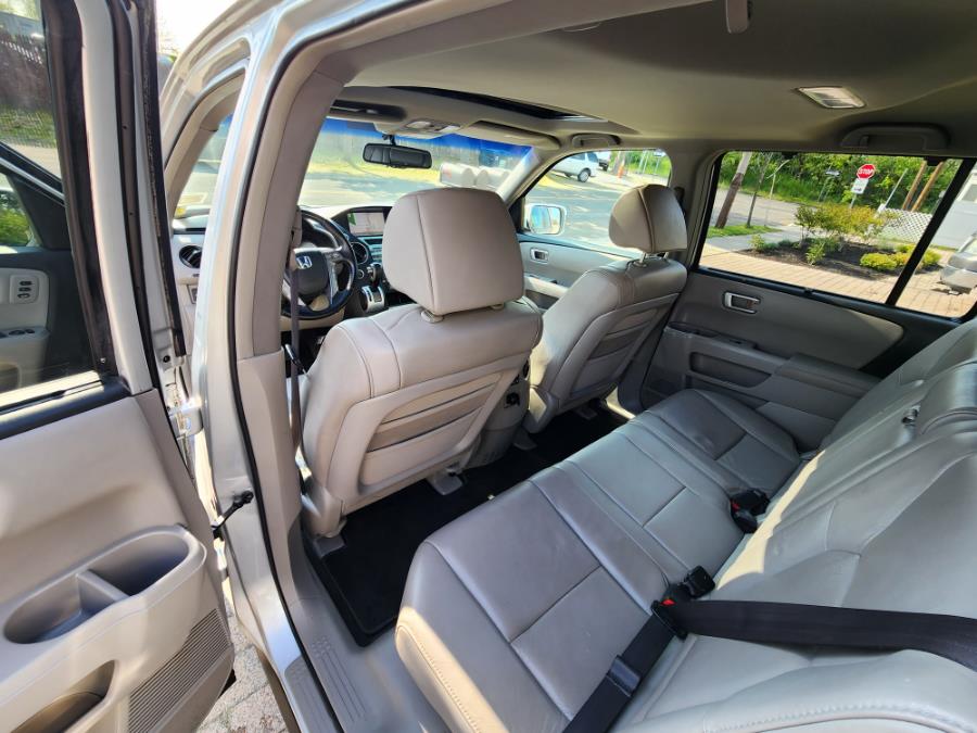 2009 Honda Pilot 4WD 4dr Touring w/Navi, available for sale in West Babylon, New York | SGM Auto Sales. West Babylon, New York 2009 Honda Pilot 4WD 4dr Touring w/Navi, available for sale in West Babylon, New York | SGM Auto Sales. West Babylon, New York