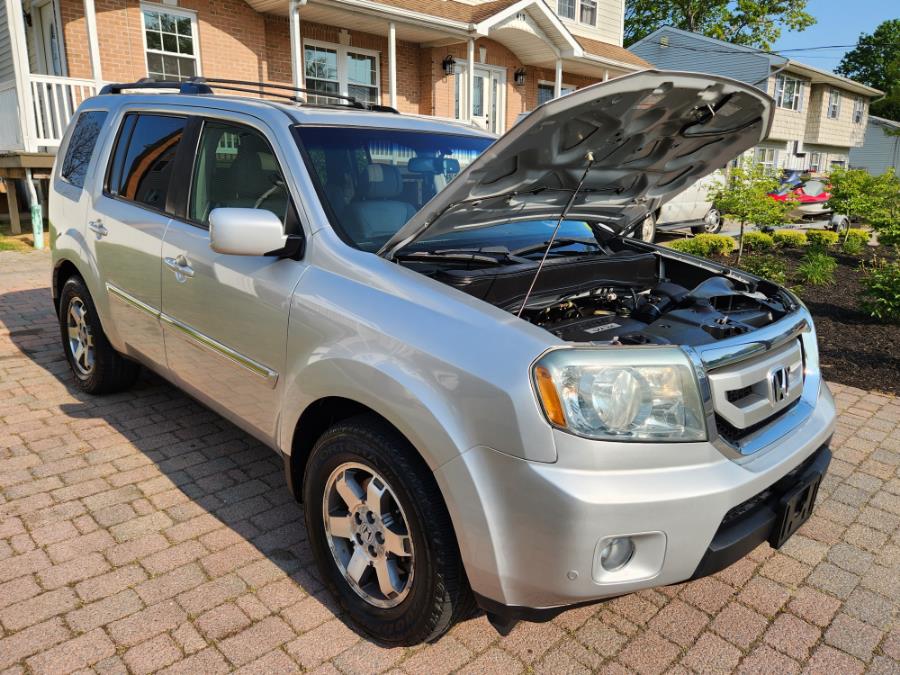 2009 Honda Pilot 4WD 4dr Touring w/Navi, available for sale in West Babylon, New York | SGM Auto Sales. West Babylon, New York 2009 Honda Pilot 4WD 4dr Touring w/Navi, available for sale in West Babylon, New York | SGM Auto Sales. West Babylon, New York