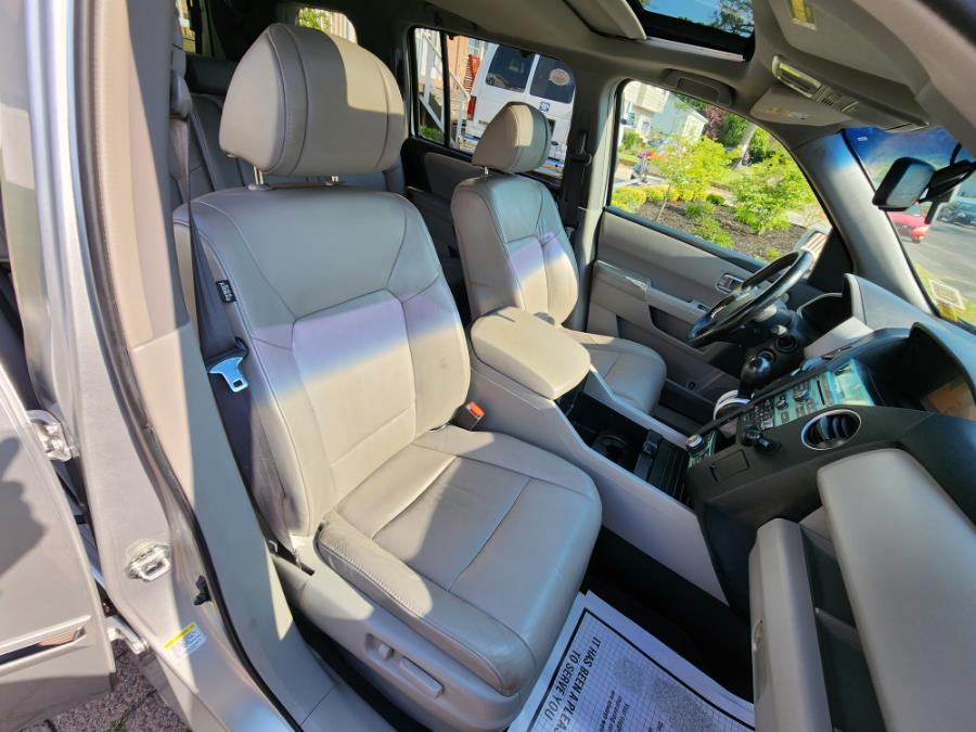 2009 Honda Pilot 4WD 4dr Touring w/Navi, available for sale in West Babylon, New York | SGM Auto Sales. West Babylon, New York 2009 Honda Pilot 4WD 4dr Touring w/Navi, available for sale in West Babylon, New York | SGM Auto Sales. West Babylon, New York