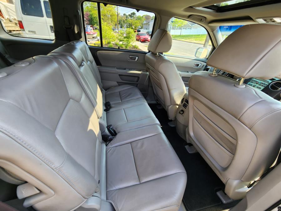 2009 Honda Pilot 4WD 4dr Touring w/Navi, available for sale in West Babylon, New York | SGM Auto Sales. West Babylon, New York 2009 Honda Pilot 4WD 4dr Touring w/Navi, available for sale in West Babylon, New York | SGM Auto Sales. West Babylon, New York