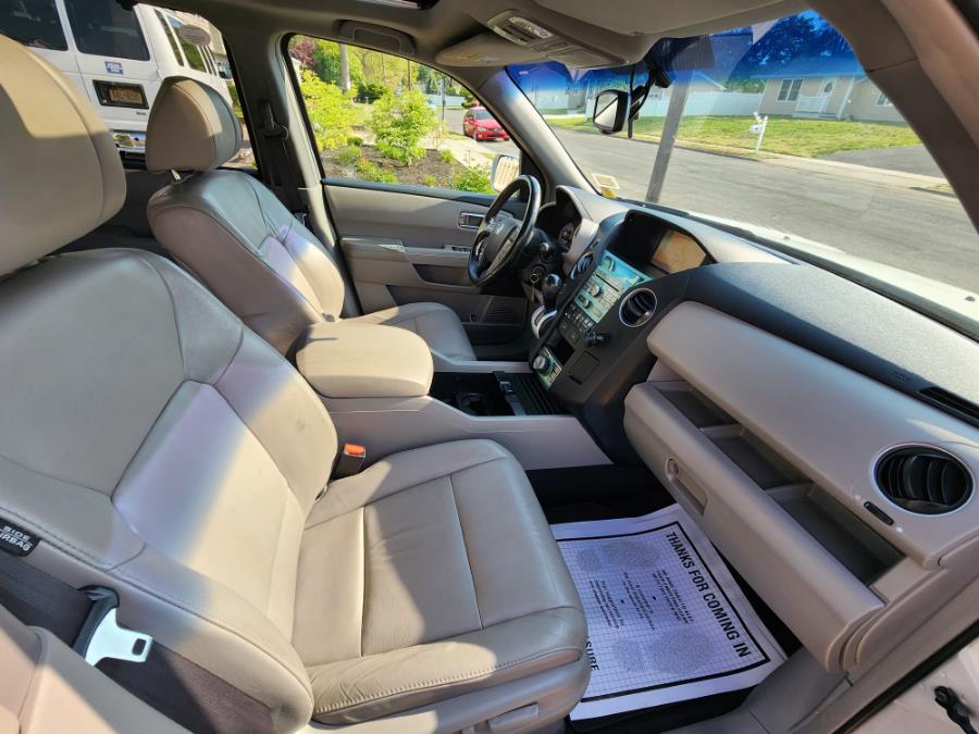 2009 Honda Pilot 4WD 4dr Touring w/Navi, available for sale in West Babylon, New York | SGM Auto Sales. West Babylon, New York 2009 Honda Pilot 4WD 4dr Touring w/Navi, available for sale in West Babylon, New York | SGM Auto Sales. West Babylon, New York