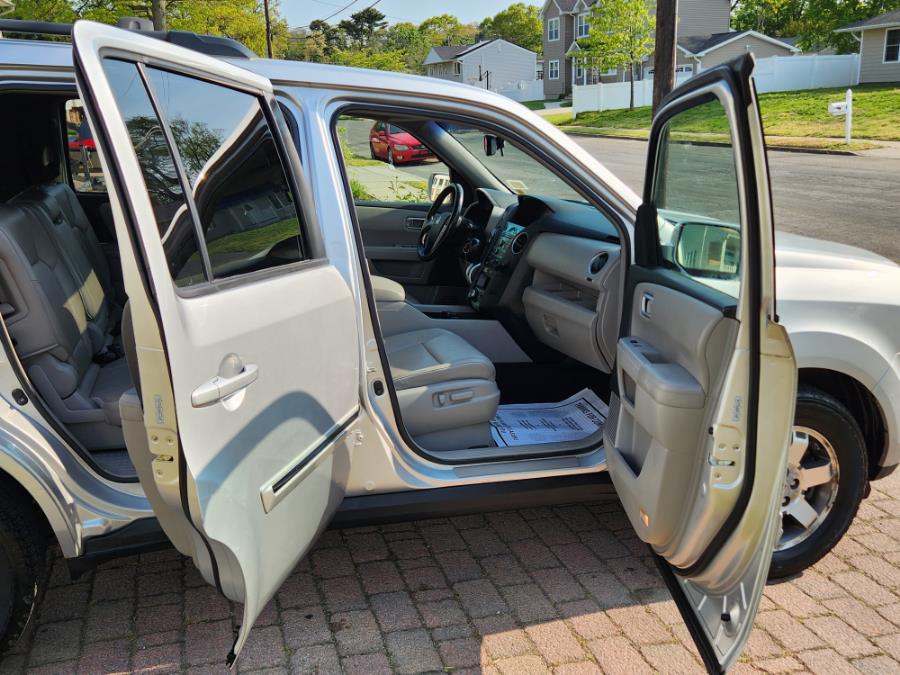 2009 Honda Pilot 4WD 4dr Touring w/Navi, available for sale in West Babylon, New York | SGM Auto Sales. West Babylon, New York 2009 Honda Pilot 4WD 4dr Touring w/Navi, available for sale in West Babylon, New York | SGM Auto Sales. West Babylon, New York