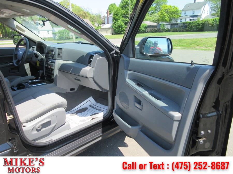 2006 Jeep Grand Cherokee 4dr Laredo 4WD, available for sale in Stratford, Connecticut | Mike's Motors LLC. Stratford, Connecticut 2006 Jeep Grand Cherokee 4dr Laredo 4WD, available for sale in Stratford, Connecticut | Mike's Motors LLC. Stratford, Connecticut