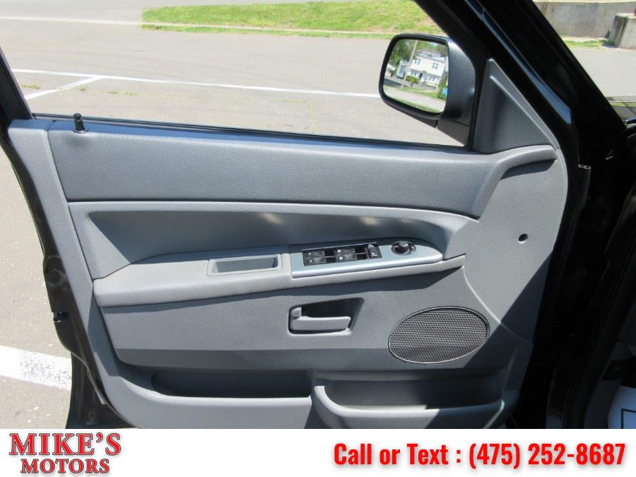 2006 Jeep Grand Cherokee 4dr Laredo 4WD, available for sale in Stratford, Connecticut | Mike's Motors LLC. Stratford, Connecticut 2006 Jeep Grand Cherokee 4dr Laredo 4WD, available for sale in Stratford, Connecticut | Mike's Motors LLC. Stratford, Connecticut