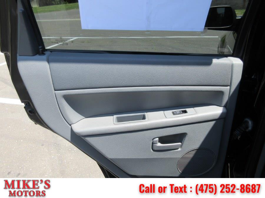 2006 Jeep Grand Cherokee 4dr Laredo 4WD, available for sale in Stratford, Connecticut | Mike's Motors LLC. Stratford, Connecticut 2006 Jeep Grand Cherokee 4dr Laredo 4WD, available for sale in Stratford, Connecticut | Mike's Motors LLC. Stratford, Connecticut