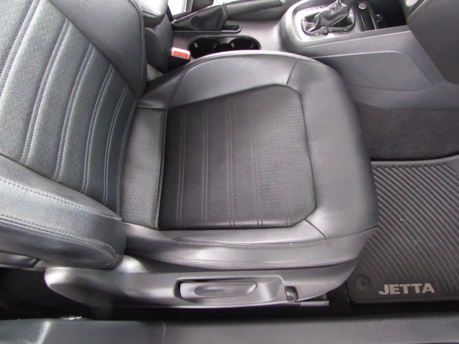 2014 Volkswagen Jetta Sedan 4dr Auto SEL, available for sale in Orlando, Florida | VIP Auto Enterprise, Inc. Orlando, Florida 2014 Volkswagen Jetta Sedan 4dr Auto SEL, available for sale in Orlando, Florida | VIP Auto Enterprise, Inc. Orlando, Florida