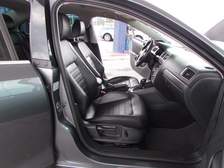 2014 Volkswagen Jetta Sedan 4dr Auto SEL, available for sale in Orlando, Florida | VIP Auto Enterprise, Inc. Orlando, Florida 2014 Volkswagen Jetta Sedan 4dr Auto SEL, available for sale in Orlando, Florida | VIP Auto Enterprise, Inc. Orlando, Florida