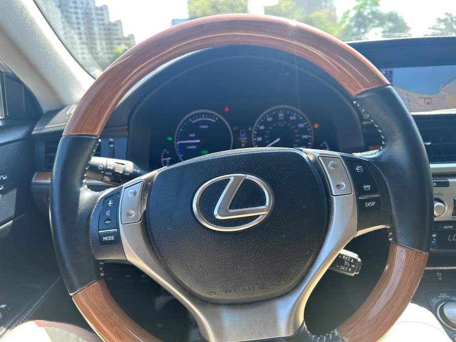 2014 Lexus ES 300h 4dr Sdn Hybrid, available for sale in Revere, Massachusetts | Wonderland Auto. Revere, Massachusetts 2014 Lexus ES 300h 4dr Sdn Hybrid, available for sale in Revere, Massachusetts | Wonderland Auto. Revere, Massachusetts