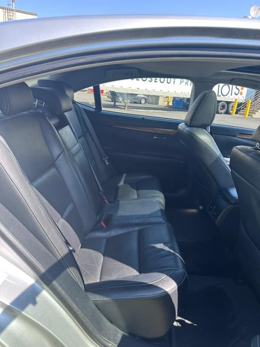 2014 Lexus ES 300h 4dr Sdn Hybrid, available for sale in Revere, Massachusetts | Wonderland Auto. Revere, Massachusetts 2014 Lexus ES 300h 4dr Sdn Hybrid, available for sale in Revere, Massachusetts | Wonderland Auto. Revere, Massachusetts
