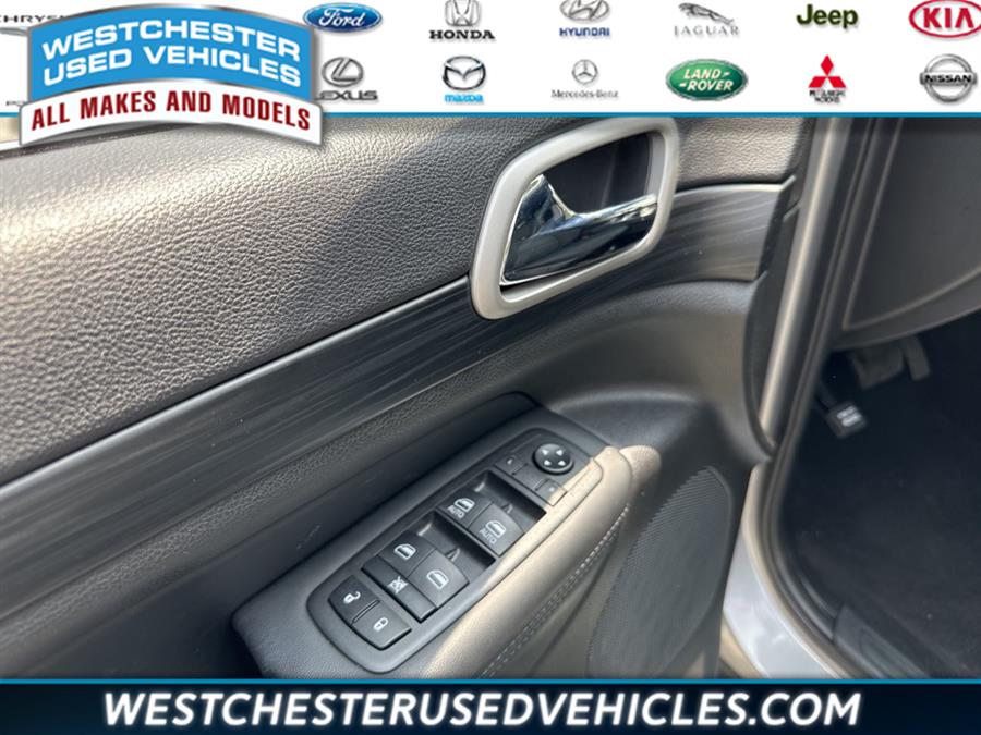 2020 Jeep Grand Cherokee Laredo E, available for sale in White Plains, New York | Westchester Used Vehicles. White Plains, New York 2020 Jeep Grand Cherokee Laredo E, available for sale in White Plains, New York | Westchester Used Vehicles. White Plains, New York