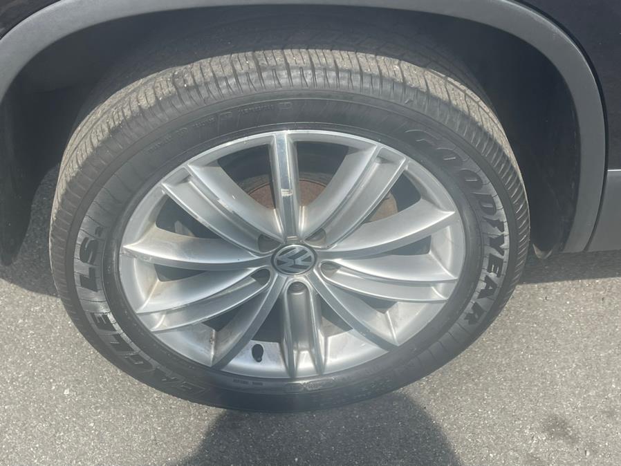 2013 Volkswagen Tiguan 4WD 4dr Auto SE w/Sunroof & Nav *Ltd Avail*, available for sale in Irvington, New Jersey | Elis Motors Corp. Irvington, New Jersey 2013 Volkswagen Tiguan 4WD 4dr Auto SE w/Sunroof & Nav *Ltd Avail*, available for sale in Irvington, New Jersey | Elis Motors Corp. Irvington, New Jersey
