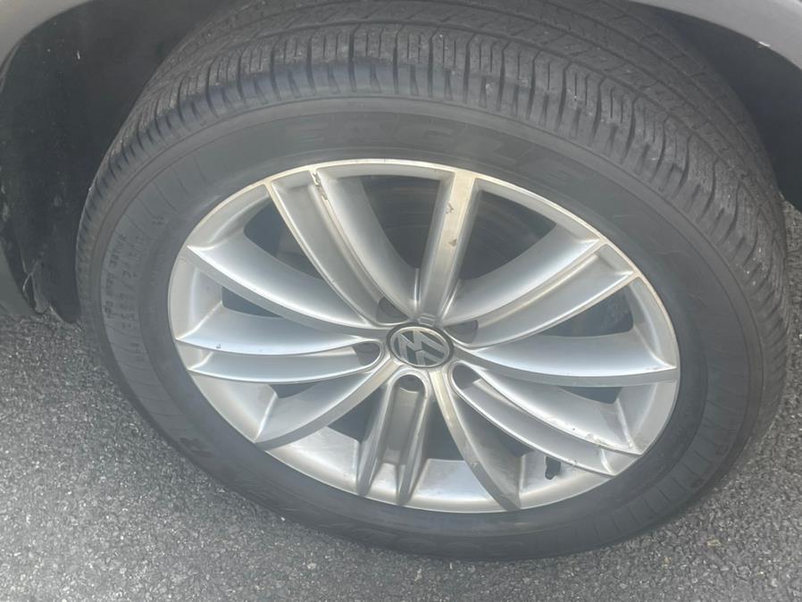 2013 Volkswagen Tiguan 4WD 4dr Auto SE w/Sunroof & Nav *Ltd Avail*, available for sale in Irvington, New Jersey | Elis Motors Corp. Irvington, New Jersey 2013 Volkswagen Tiguan 4WD 4dr Auto SE w/Sunroof & Nav *Ltd Avail*, available for sale in Irvington, New Jersey | Elis Motors Corp. Irvington, New Jersey